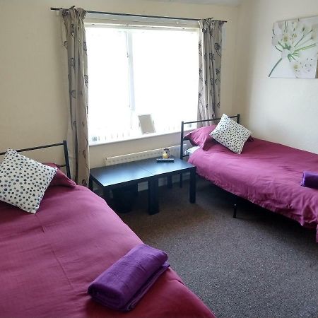 Rowe Gardens: Cozy Guesthouse in Quiet Residential Area Workington Exterior photo